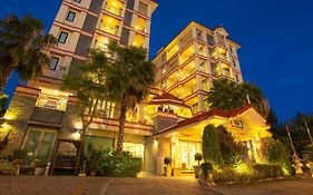 โรงแรมเคียงหาด บีช หัวหิน